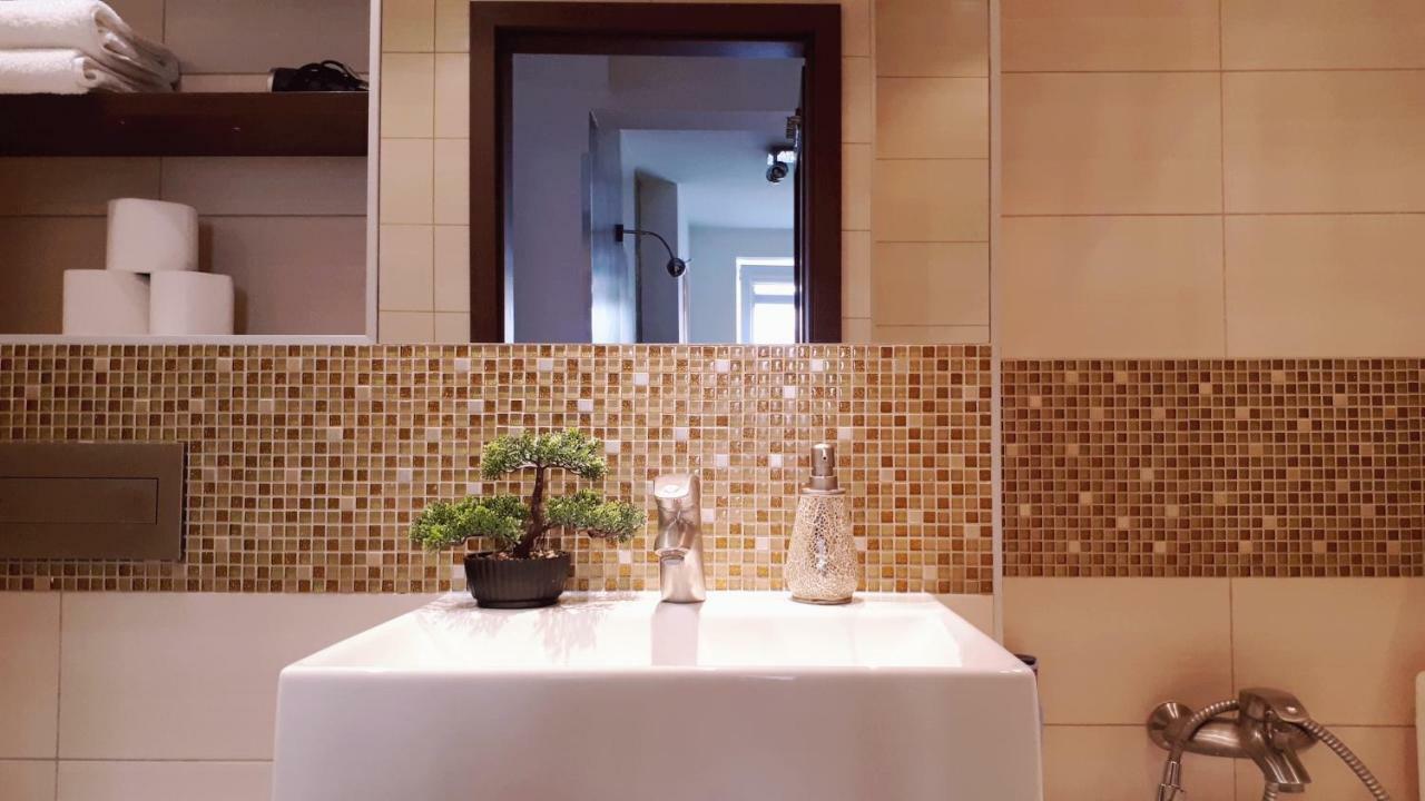 Stylish And Spacious By Cooee Apartments Варшава Экстерьер фото